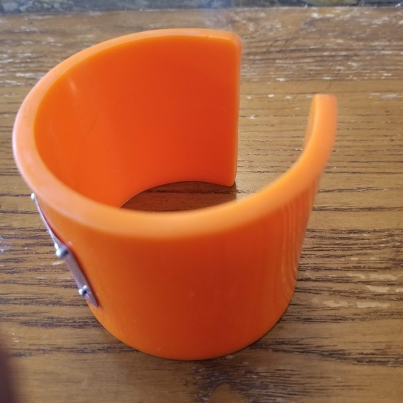 Thick Vintage Cuff Plastic Bangles (Two Options) - Picture 5 of 5